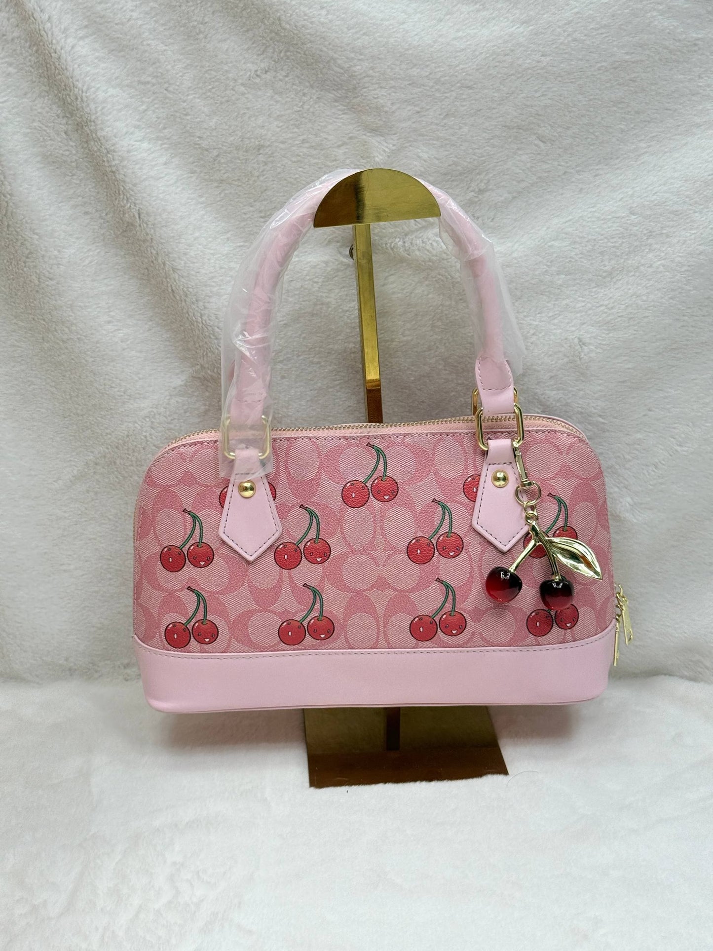 Everyday Shoulder Bag - interior single chamber view