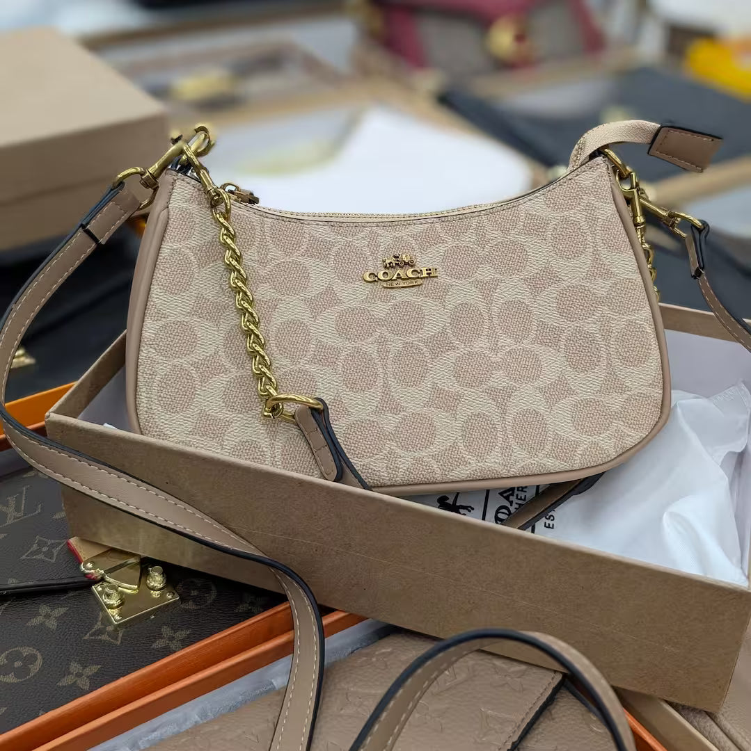 The Compact Shoulder Bag