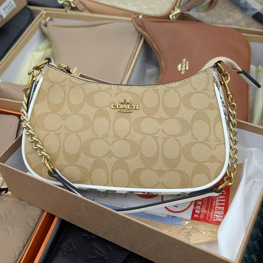 The Compact Shoulder Bag