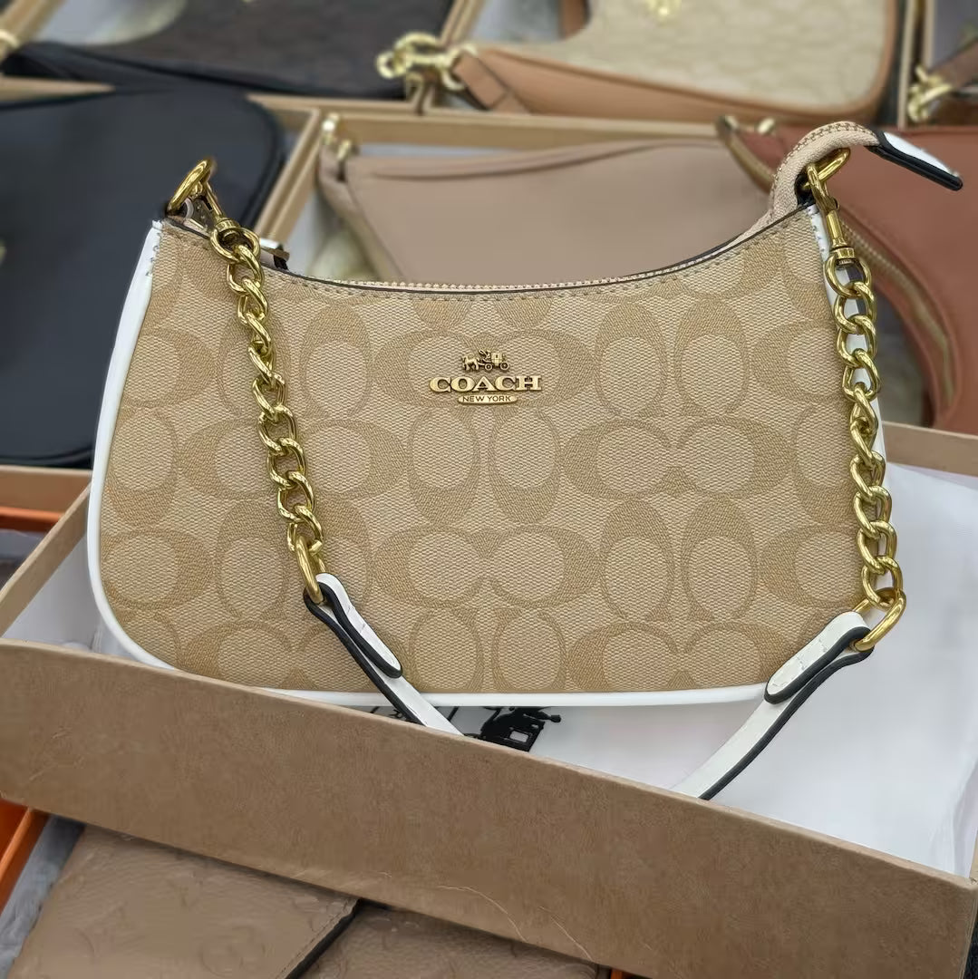The Compact Shoulder Bag